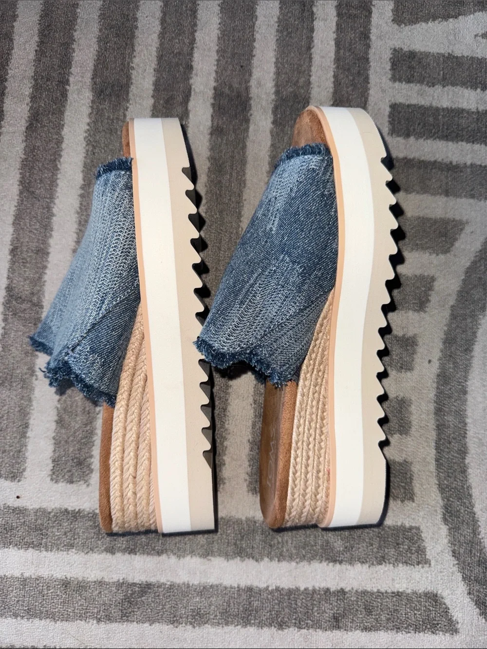 TOMS Denim Frayed Slide Mules in Light Blue - Picture 4 of 4